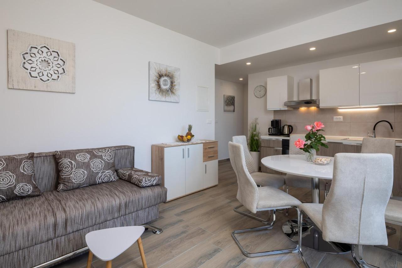 Apartments 20 Meters From The Beach جيسينتسي المظهر الخارجي الصورة